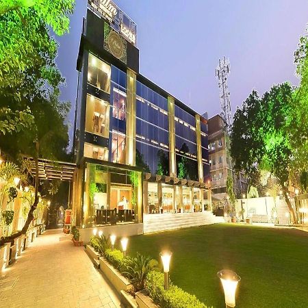 The Palm Spring A Boutique Hotel Naraina New Delhi Exterior photo