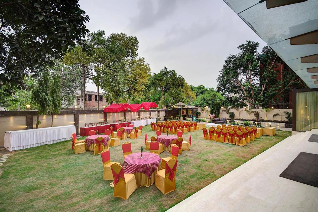 The Palm Spring A Boutique Hotel Naraina New Delhi Exterior photo